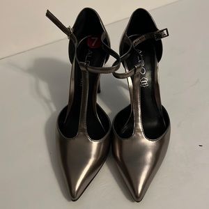 Size 7 Aldo high heel shoes